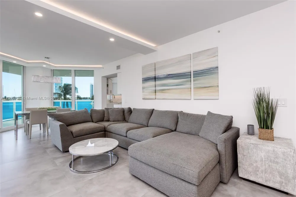 3370 Hidden Bay Dr #303 Aventura, FL 33180