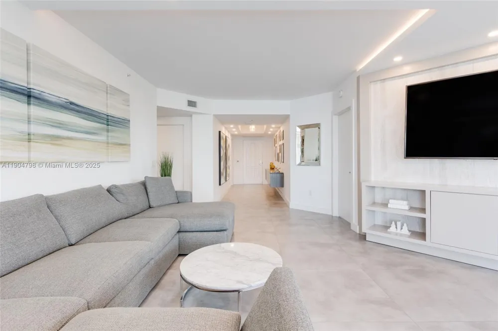 3370 Hidden Bay Dr #303 Aventura, FL 33180