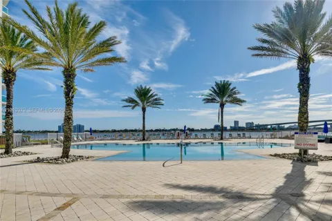 231 Riverside Dr #510