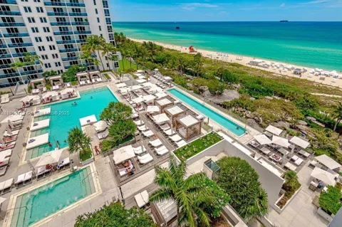 2301 Collins Ave #310