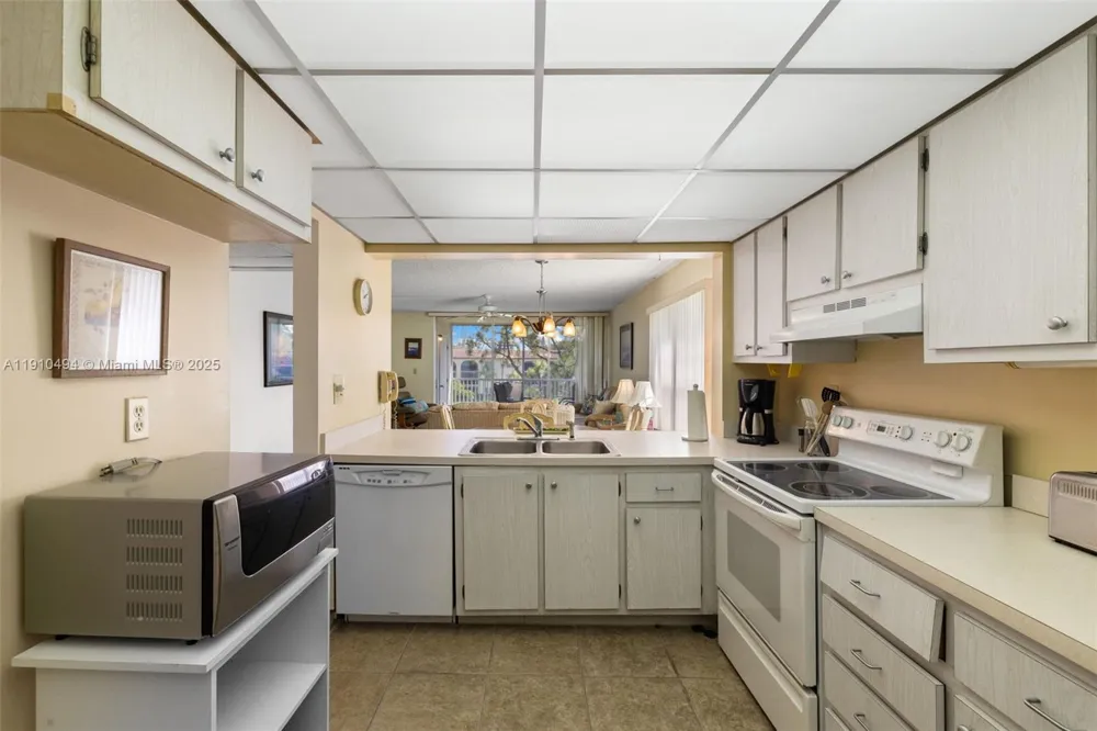 1087 Forest Lakes Drive #309 Naples, FL 34105