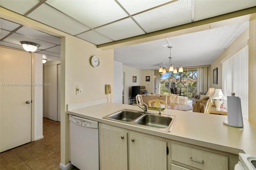 1087 Forest Lakes Drive #309 Naples, FL 34105