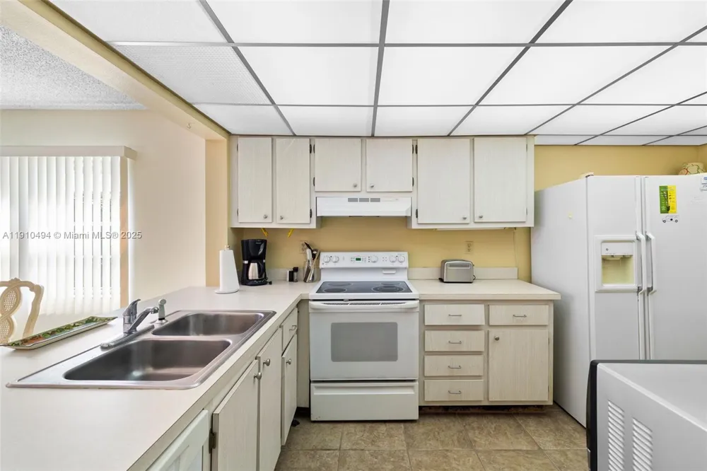 1087 Forest Lakes Drive #309 Naples, FL 34105