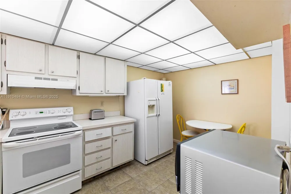 1087 Forest Lakes Drive #309 Naples, FL 34105