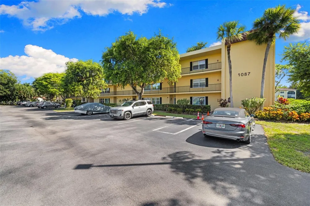 1087 Forest Lakes Drive #309 Naples, FL 34105
