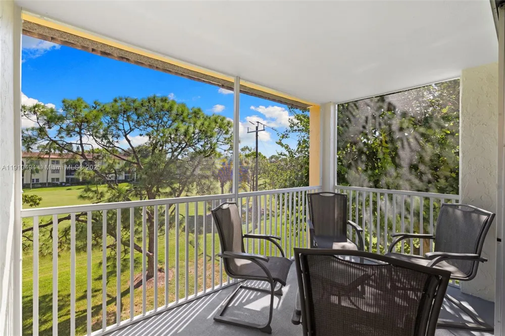 1087 Forest Lakes Drive #309 Naples, FL 34105
