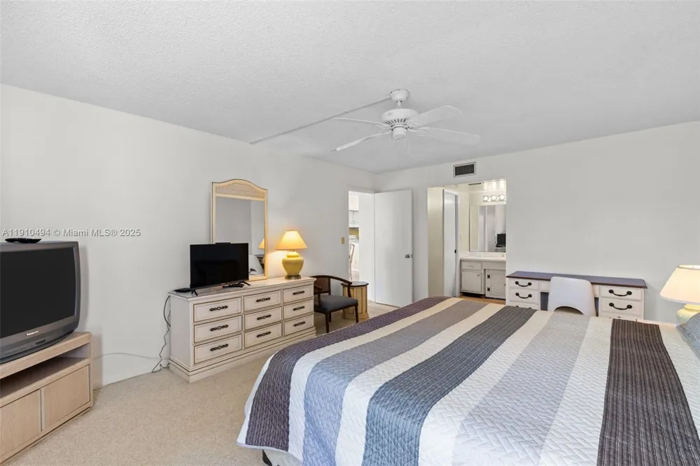 1087 Forest Lakes Drive #309 Naples, FL 34105