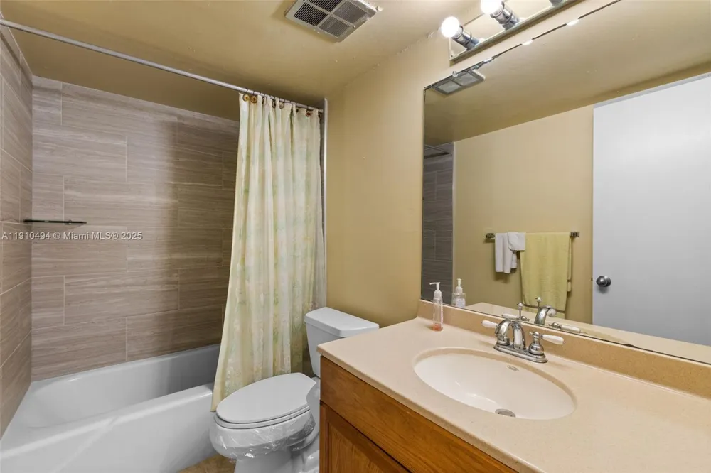 1087 Forest Lakes Drive #309 Naples, FL 34105