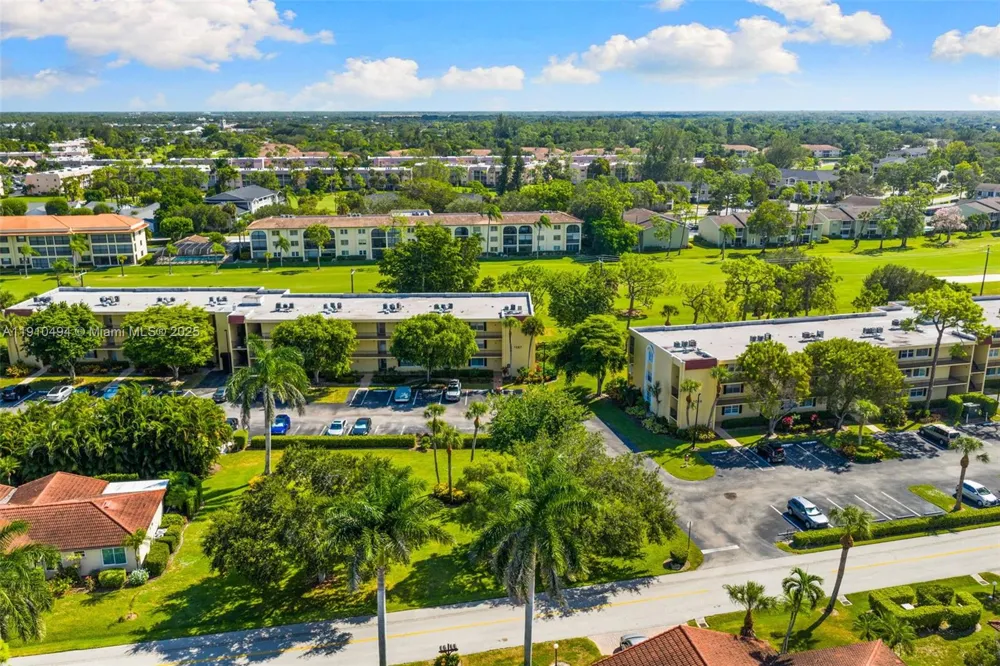 1087 Forest Lakes Drive #309 Naples, FL 34105