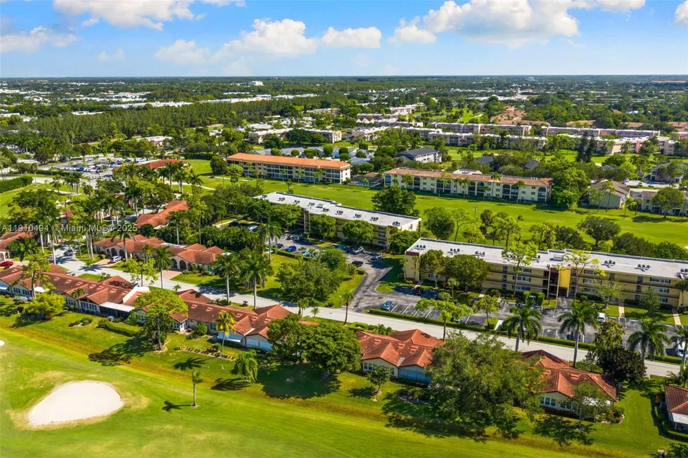 1087 Forest Lakes Drive #309 Naples, FL 34105