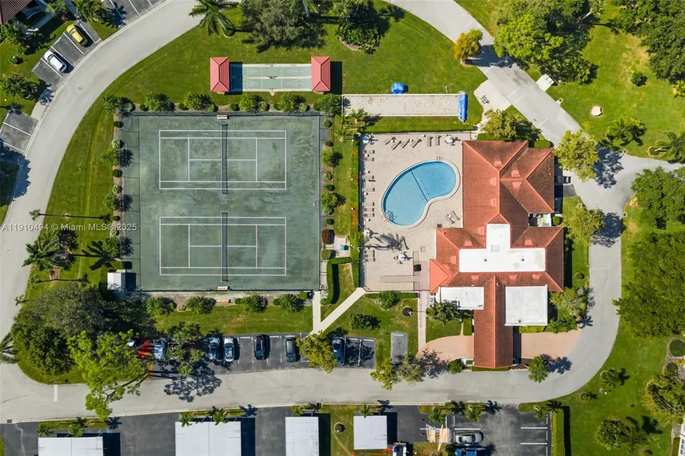 1087 Forest Lakes Drive #309 Naples, FL 34105