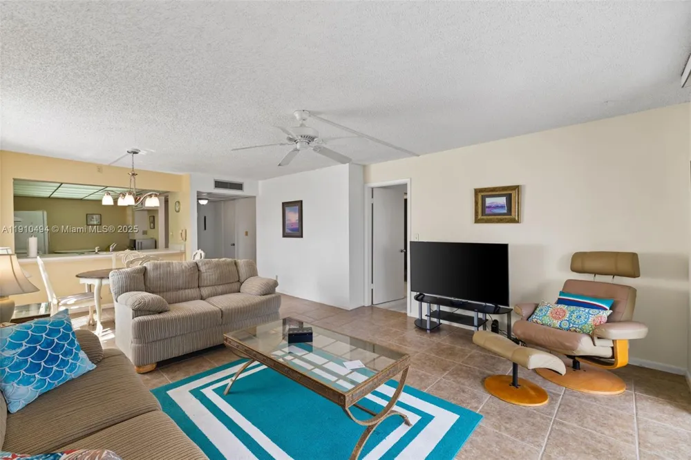 1087 Forest Lakes Drive #309 Naples, FL 34105