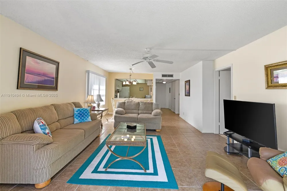 1087 Forest Lakes Drive #309 Naples, FL 34105