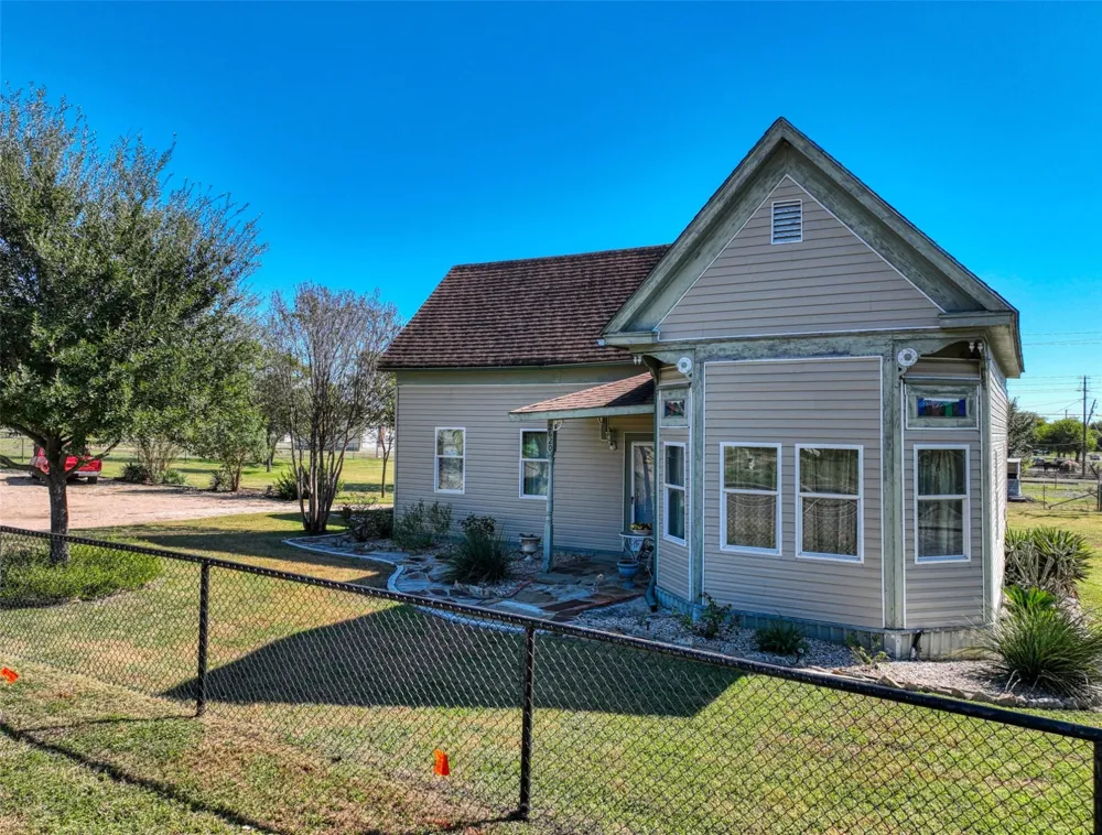 2620 State Highway 7 Chilton, TX 76632