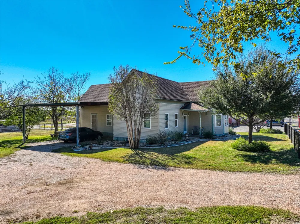 2620 State Highway 7 Chilton, TX 76632