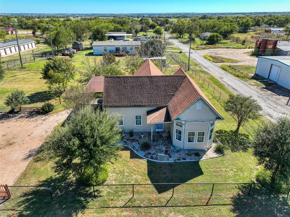 2620 State Highway 7 Chilton, TX 76632