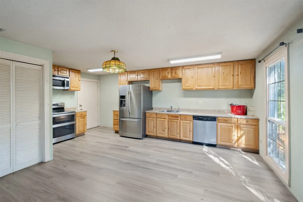 13793 An County Road 404 Palestine, TX 75803