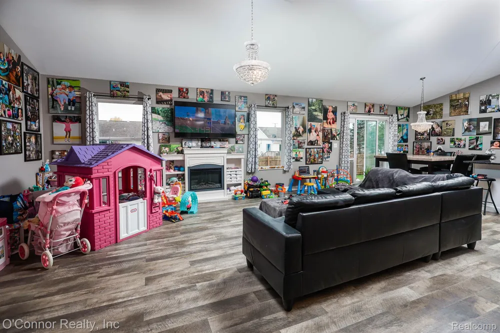 2007 Edward Lane E Kimball Township, MI 48074
