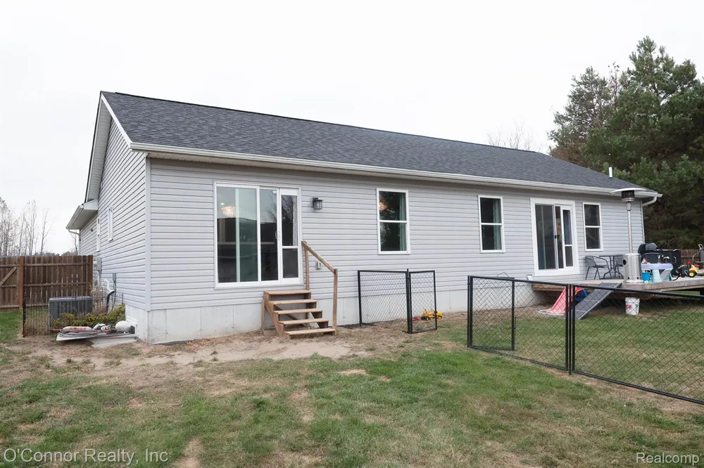 2007 Edward Lane E Kimball Township, MI 48074