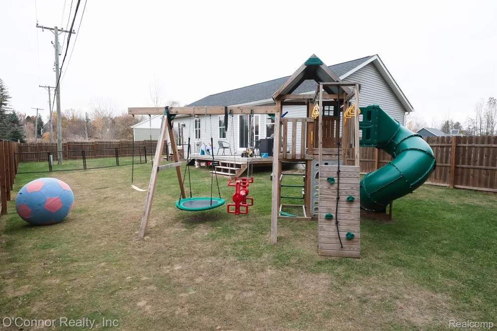 2007 Edward Lane E Kimball Township, MI 48074