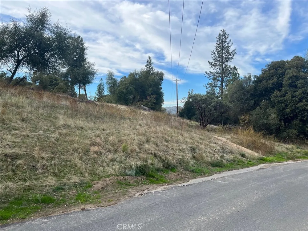 Hangtree Court Oakhurst, CA 93644