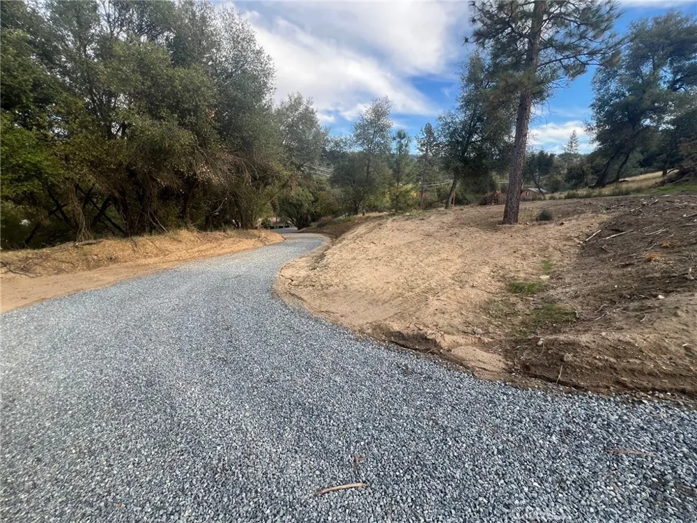 Hangtree Court Oakhurst, CA 93644
