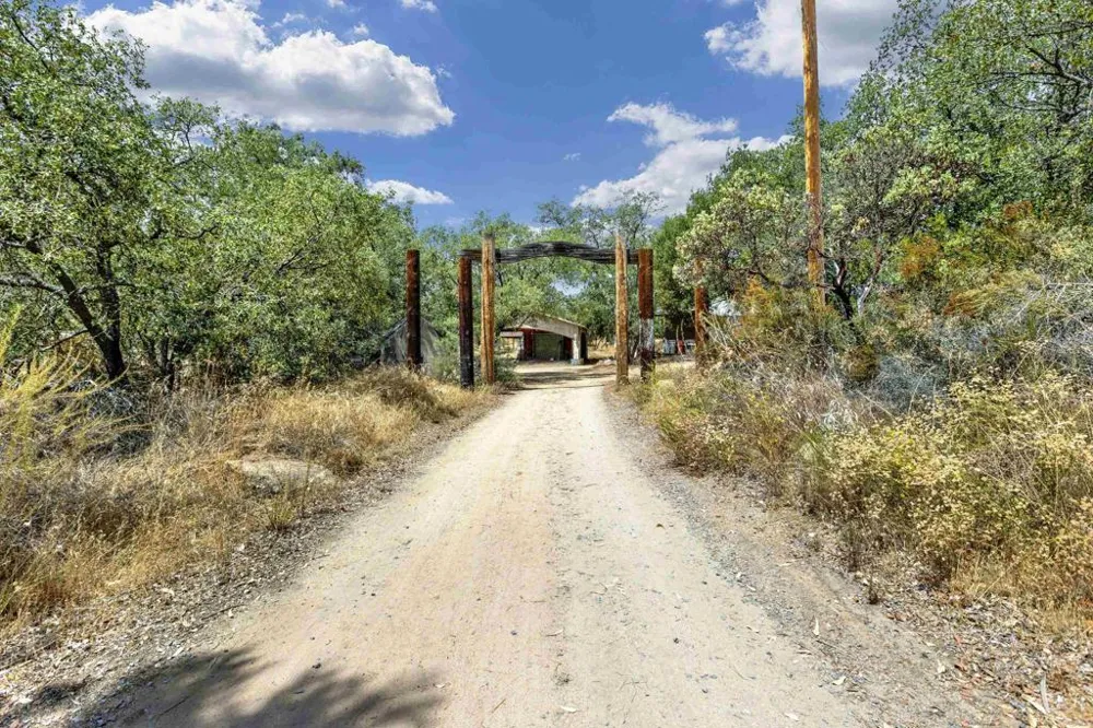 17368 Skyline Truck Trail Jamul, CA 91935