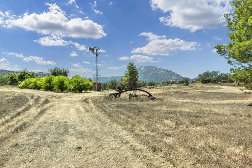 17368 Skyline Truck Trail Jamul, CA 91935