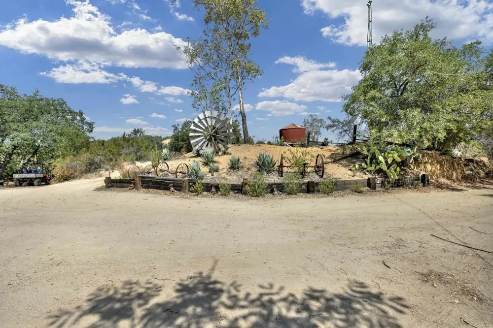 17368 Skyline Truck Trail Jamul, CA 91935
