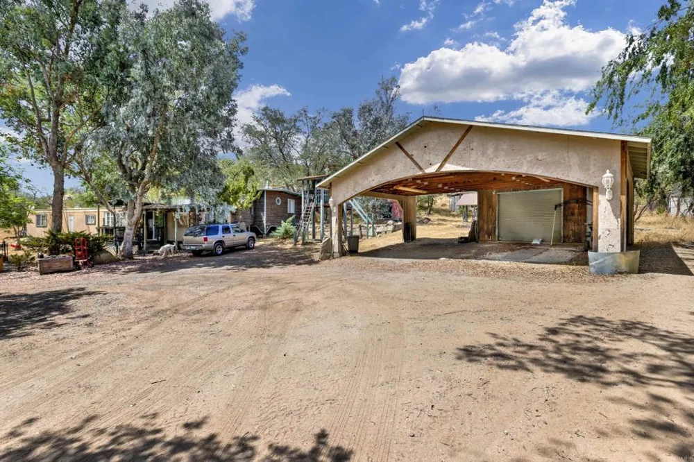 17368 Skyline Truck Trail Jamul, CA 91935