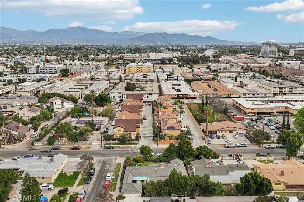 8345 Kester Panorama City, CA 91402