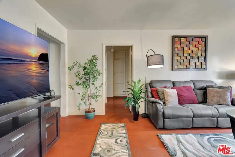4034 Abourne Road #B Los Angeles, CA 90008