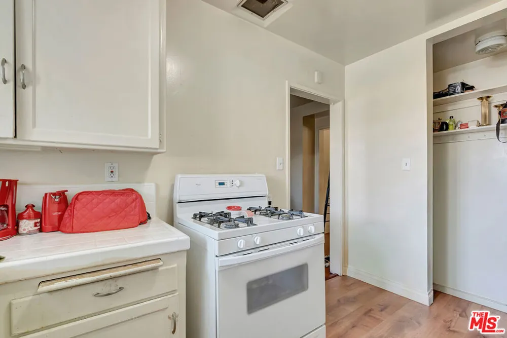 4034 Abourne Road #B Los Angeles, CA 90008