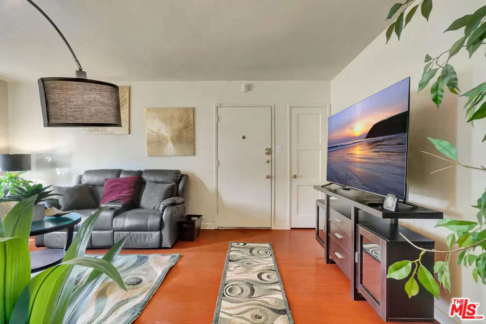 4034 Abourne Road #B Los Angeles, CA 90008