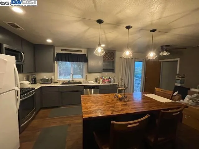 3710 Lakeview Dr Shingle Springs, CA 95682