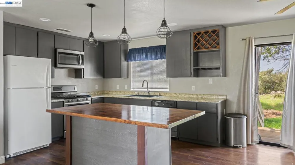 3710 Lakeview Dr Shingle Springs, CA 95682