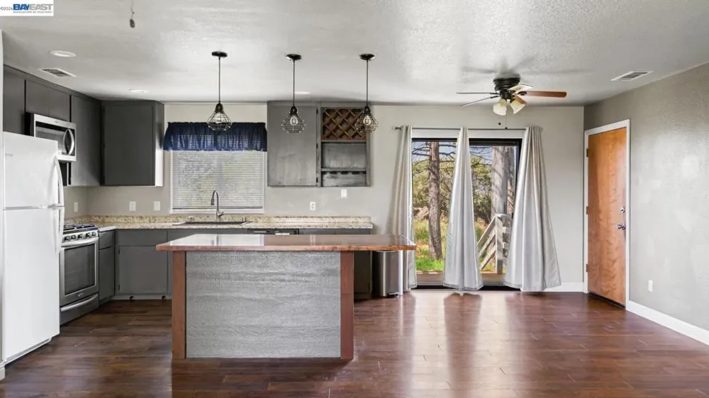 3710 Lakeview Dr Shingle Springs, CA 95682