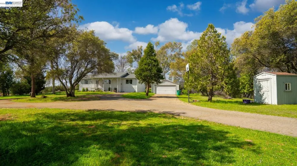 3710 Lakeview Dr Shingle Springs, CA 95682