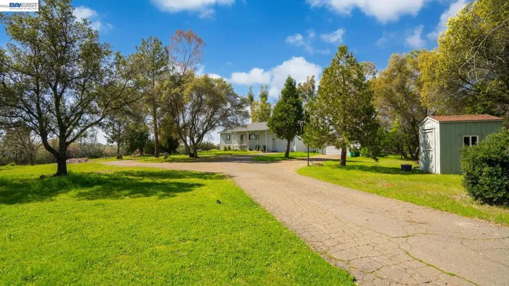 3710 Lakeview Dr Shingle Springs, CA 95682
