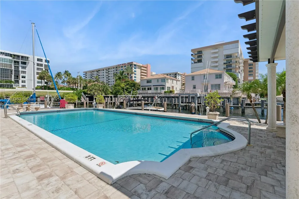 1160 Hillsboro Mile #901 Hillsboro Beach, FL 33062