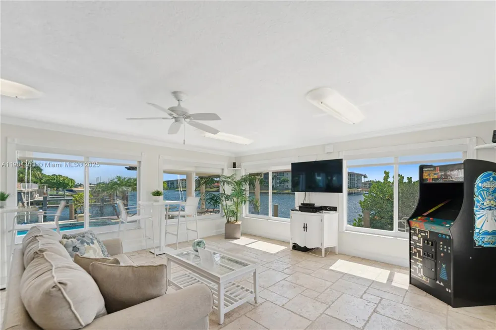1160 Hillsboro Mile #901 Hillsboro Beach, FL 33062