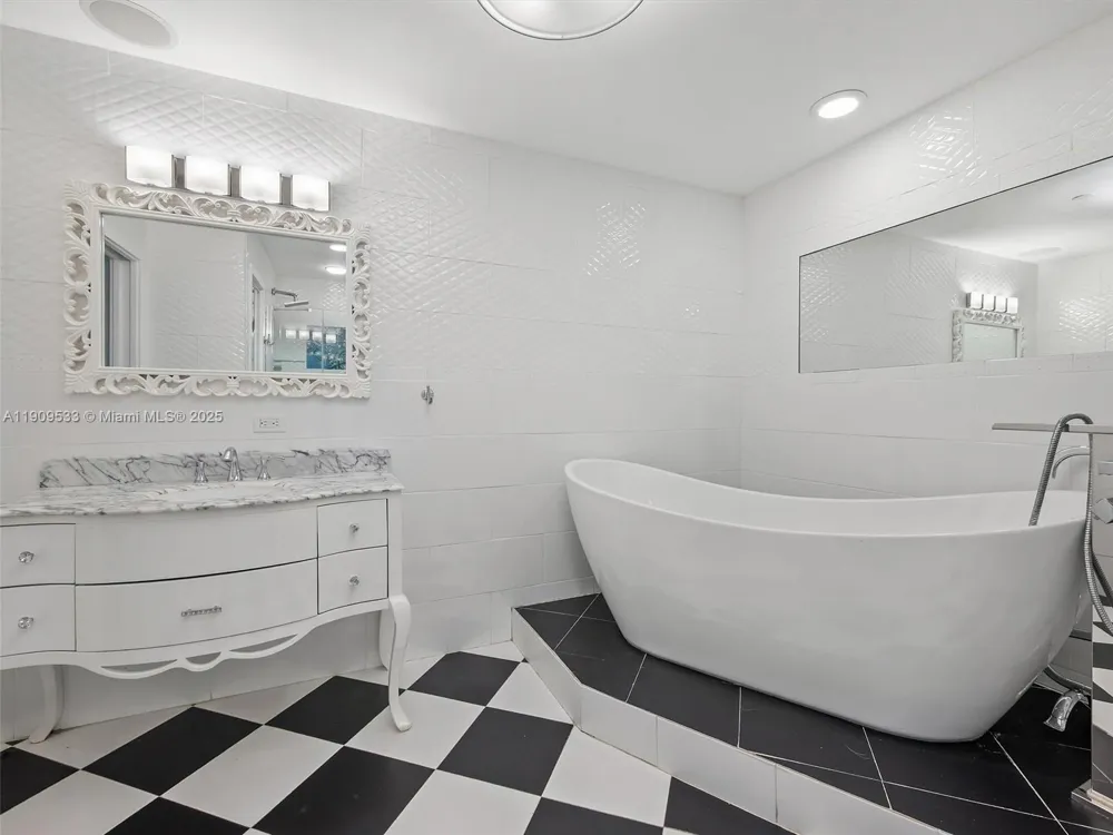 19116 Fisher Island Dr #19116 Miami Beach, FL 33109