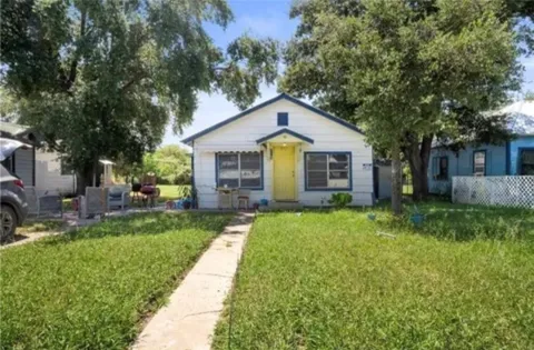 229 SW 1st St