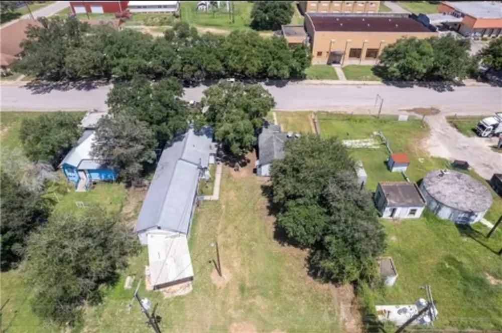 229 SW 1st St Premont, TX 78375