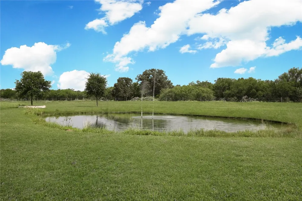 891 Hopkinsville Rd Cuero, TX 77954