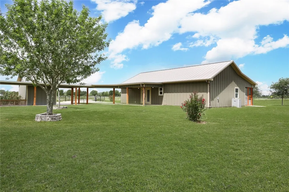 891 Hopkinsville Rd Cuero, TX 77954