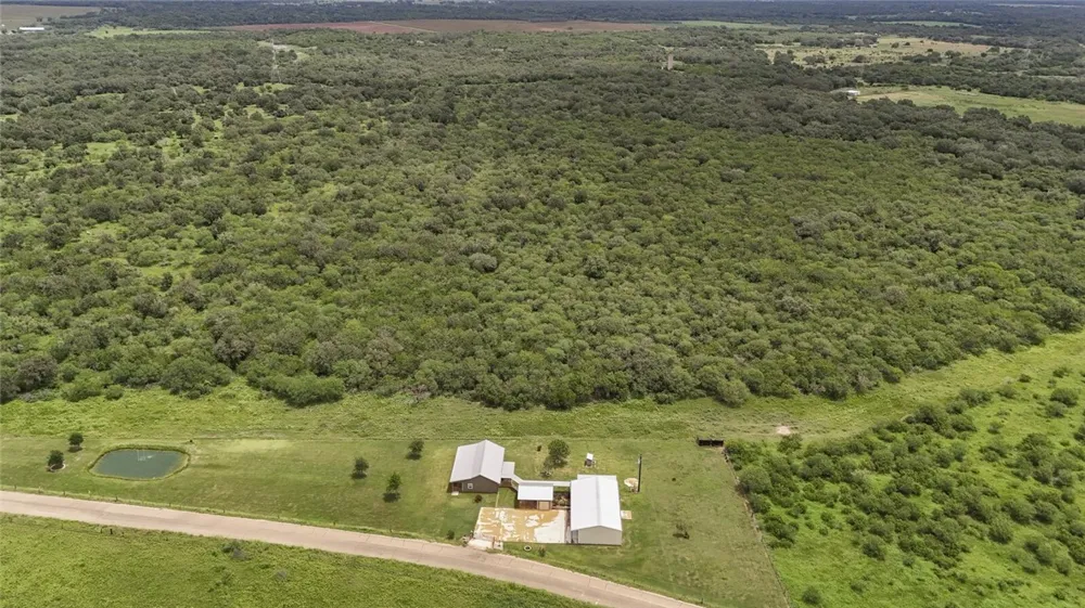 891 Hopkinsville Rd Cuero, TX 77954