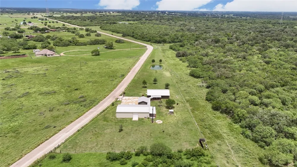891 Hopkinsville Rd Cuero, TX 77954