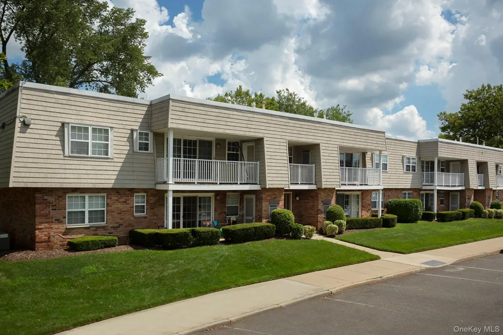 75 Westwood Drive #105 Westbury, NY 11590