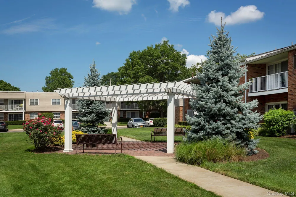 75 Westwood Drive #105 Westbury, NY 11590